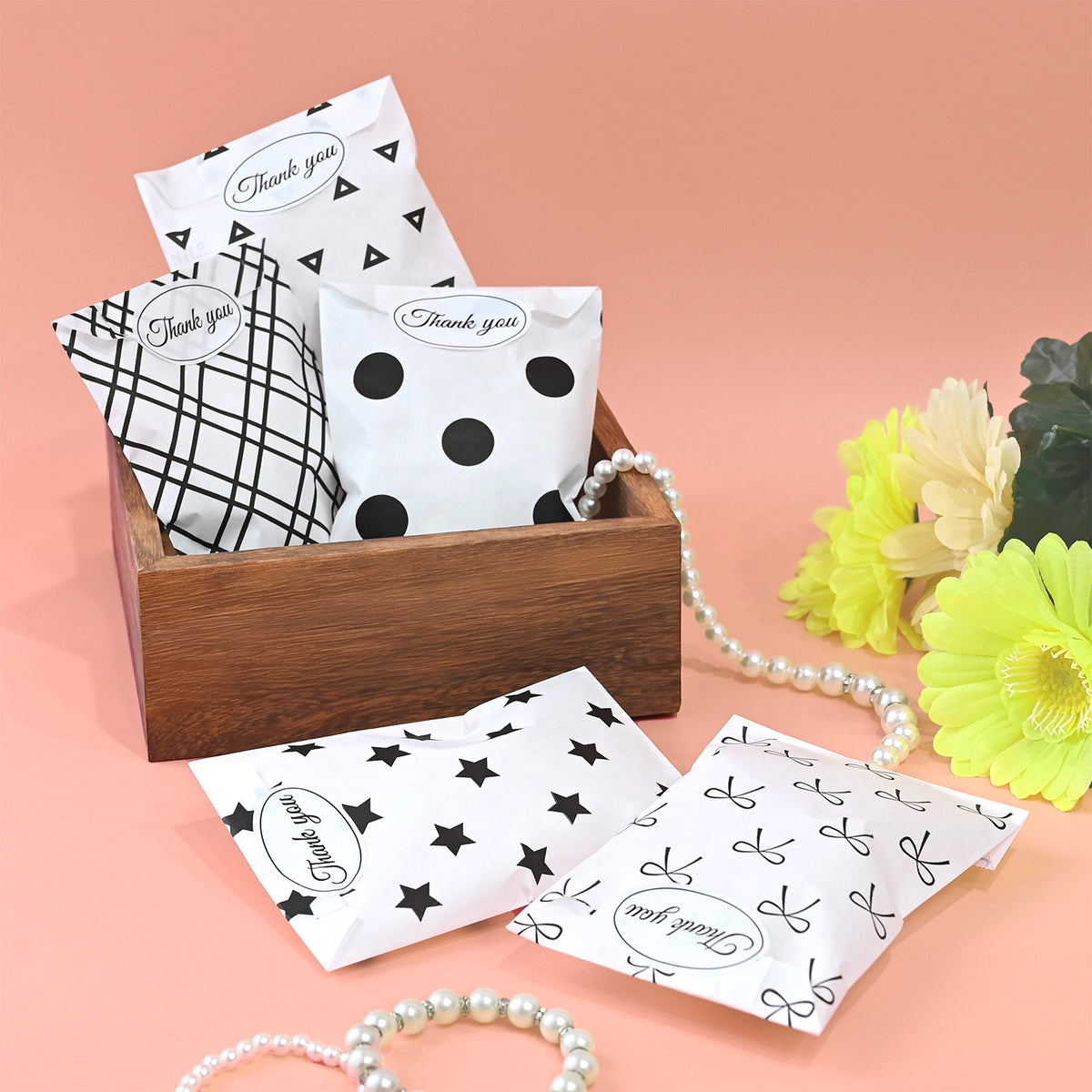 #EN8907x2 Paper Gift Bag 4''W x 6''H in 5 Variety Prints with 200 Stickers